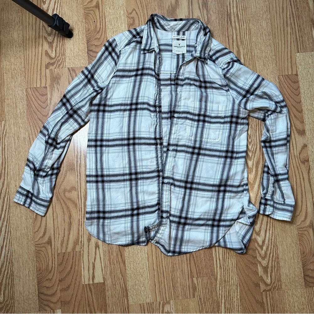 American Eagle women’s flannel size Medium